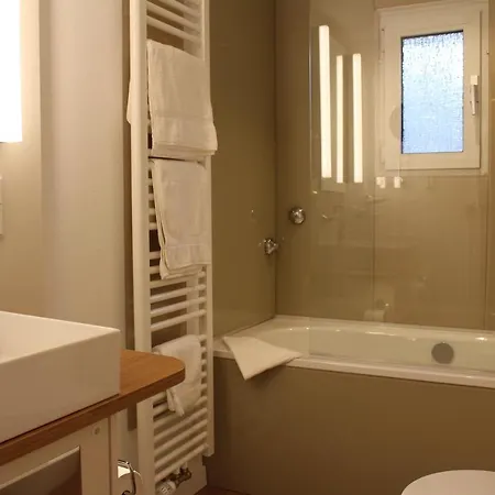 Stuettgens 3* فلبرت